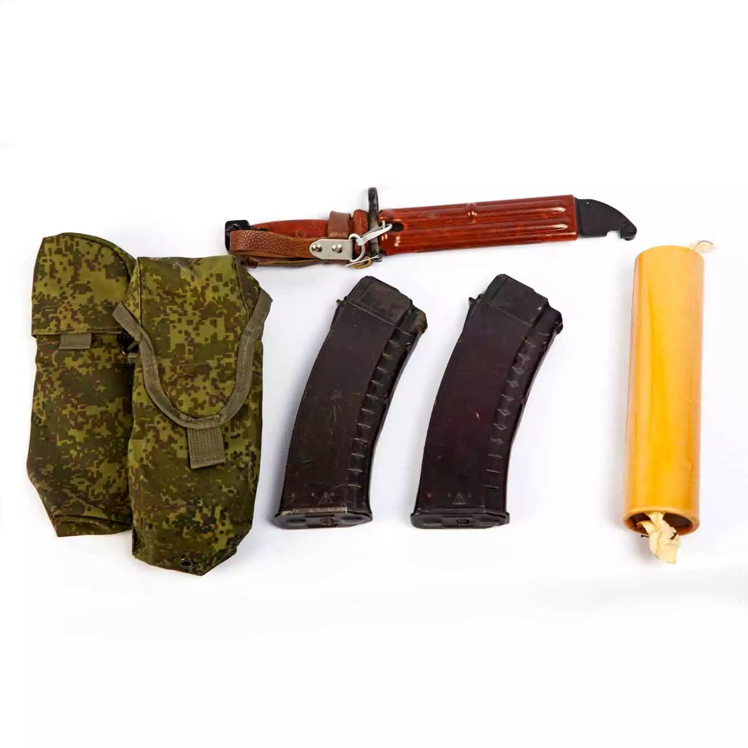 Подсумок для 2-х магазинов АК74 (АКМ), сигнальных средств (РДГ, РОП, РСП) и штык-ножа правый Подсумок для 2-х магазинов АК74 (АКМ), сигнальных средств (РДГ, РОП, РСП) и штык-ножа правый